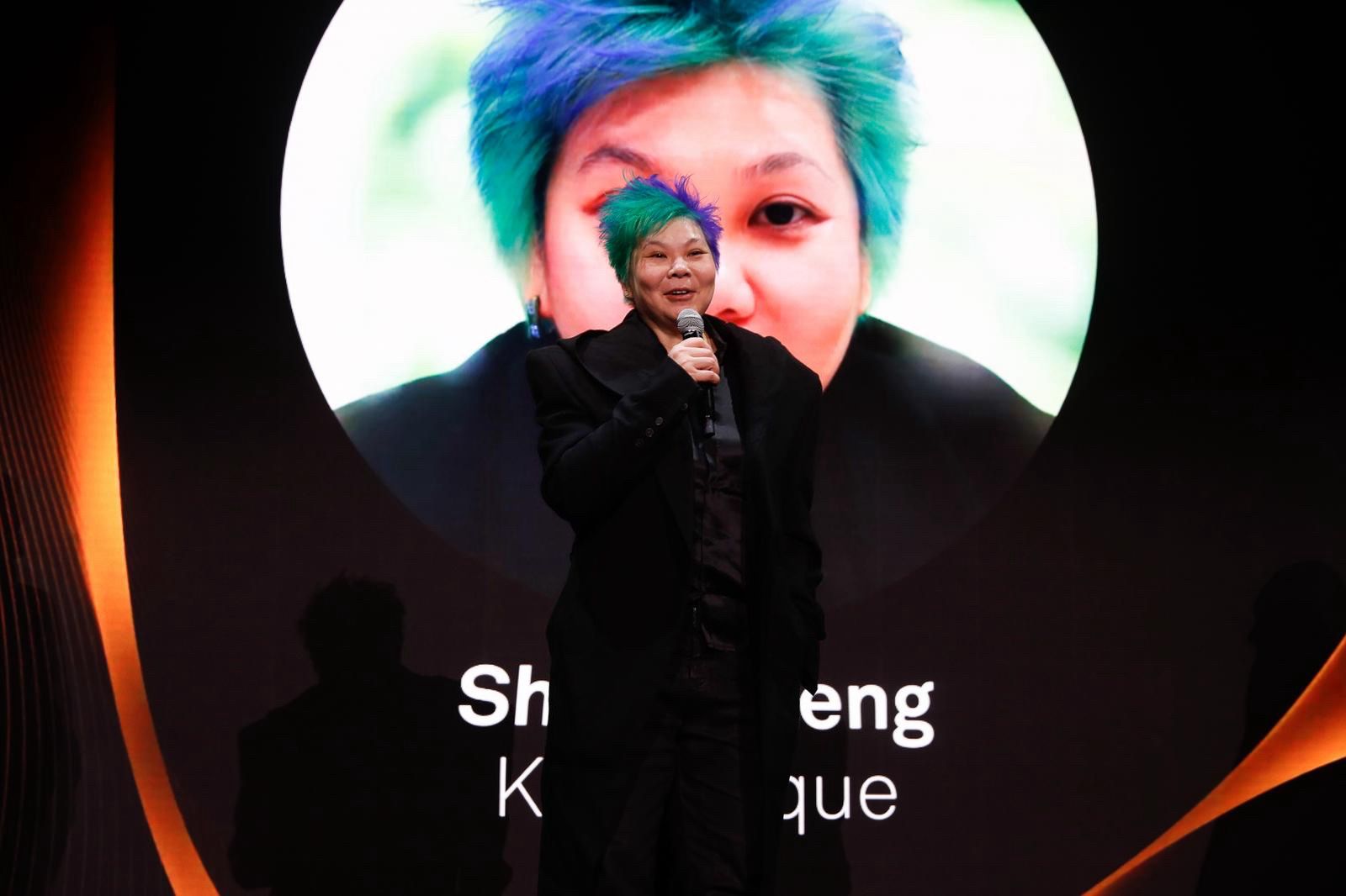 Ms. Zeng accepting the 2025 Platts Global Energy Award on stage